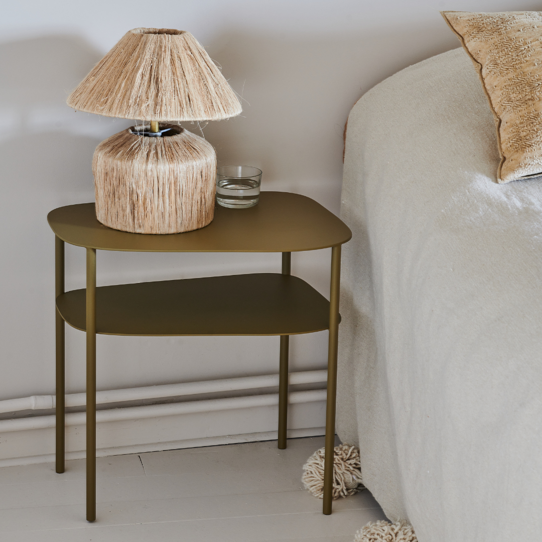 Chevet Héra uni en acier, avec lampe en paille et verre, stylé pour un intérieur moderne. Fabriqué en France par Atelier Héphaïstos.